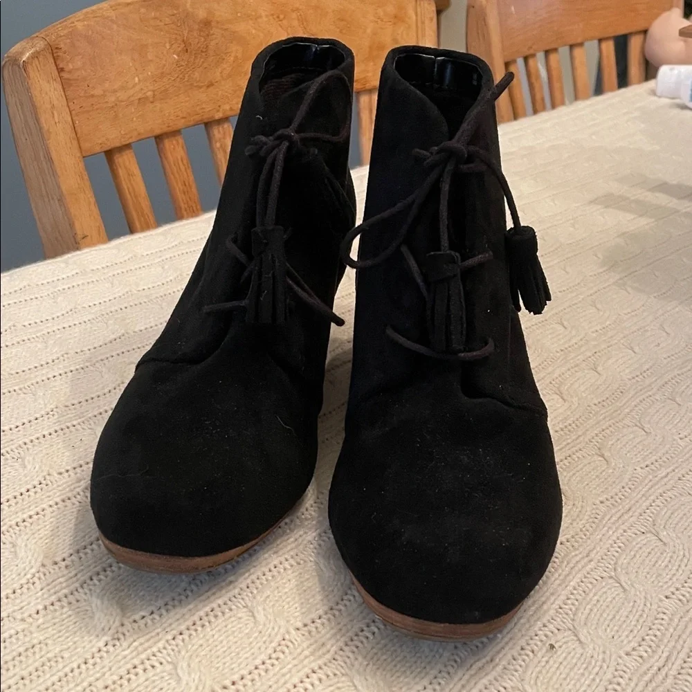 Women’s 9 Dr. Scholl’s Dakota black Be Energized boot foam technology wedge heel